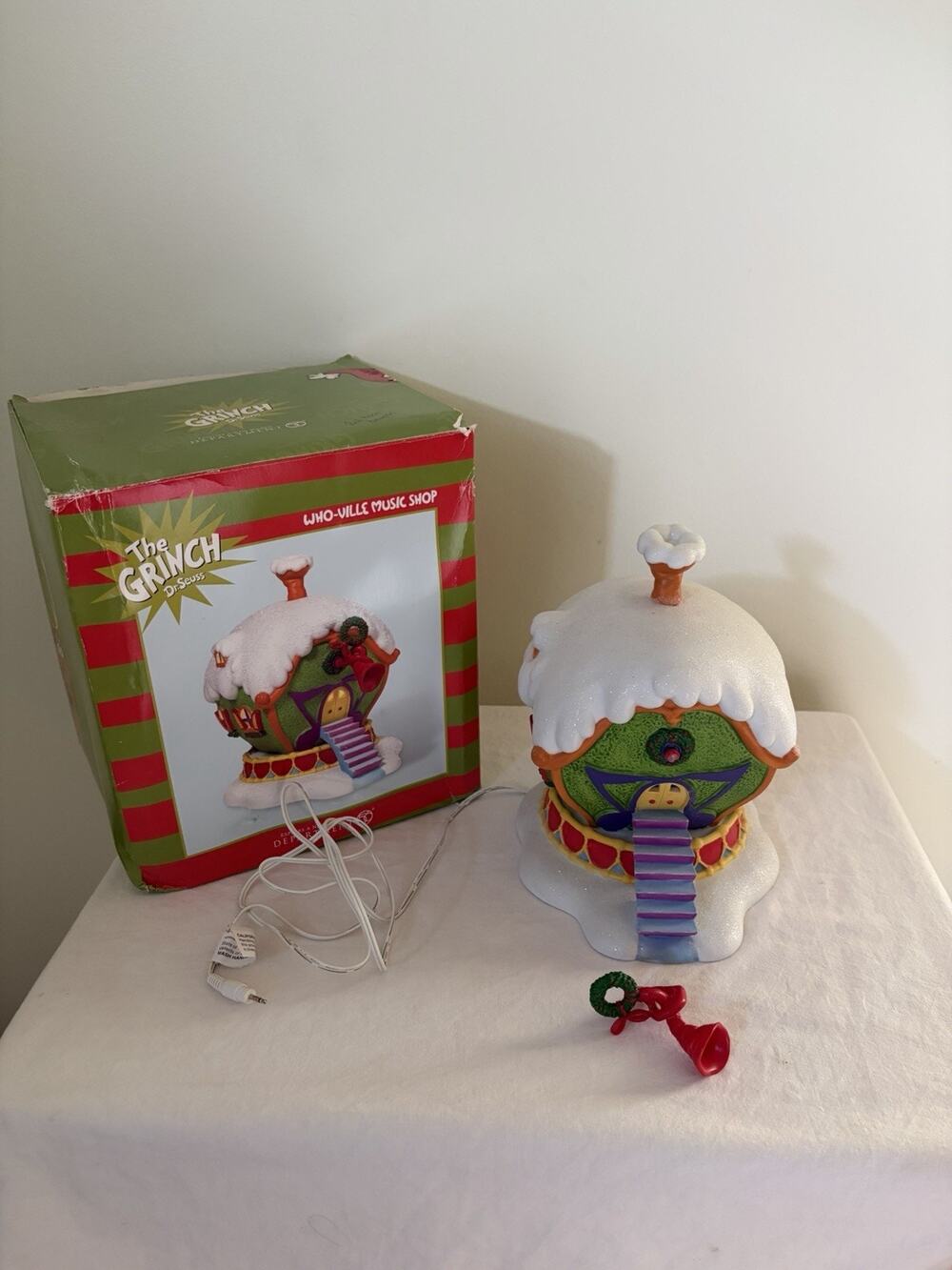 Department 56 Grinch Who-Ville Music Shop Christmas Village Lighted Ceramic FLAW